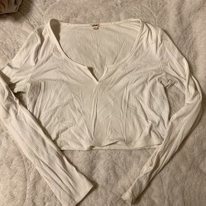 Large. White. Brand: garage. Long sleeve crop top T-shirt.